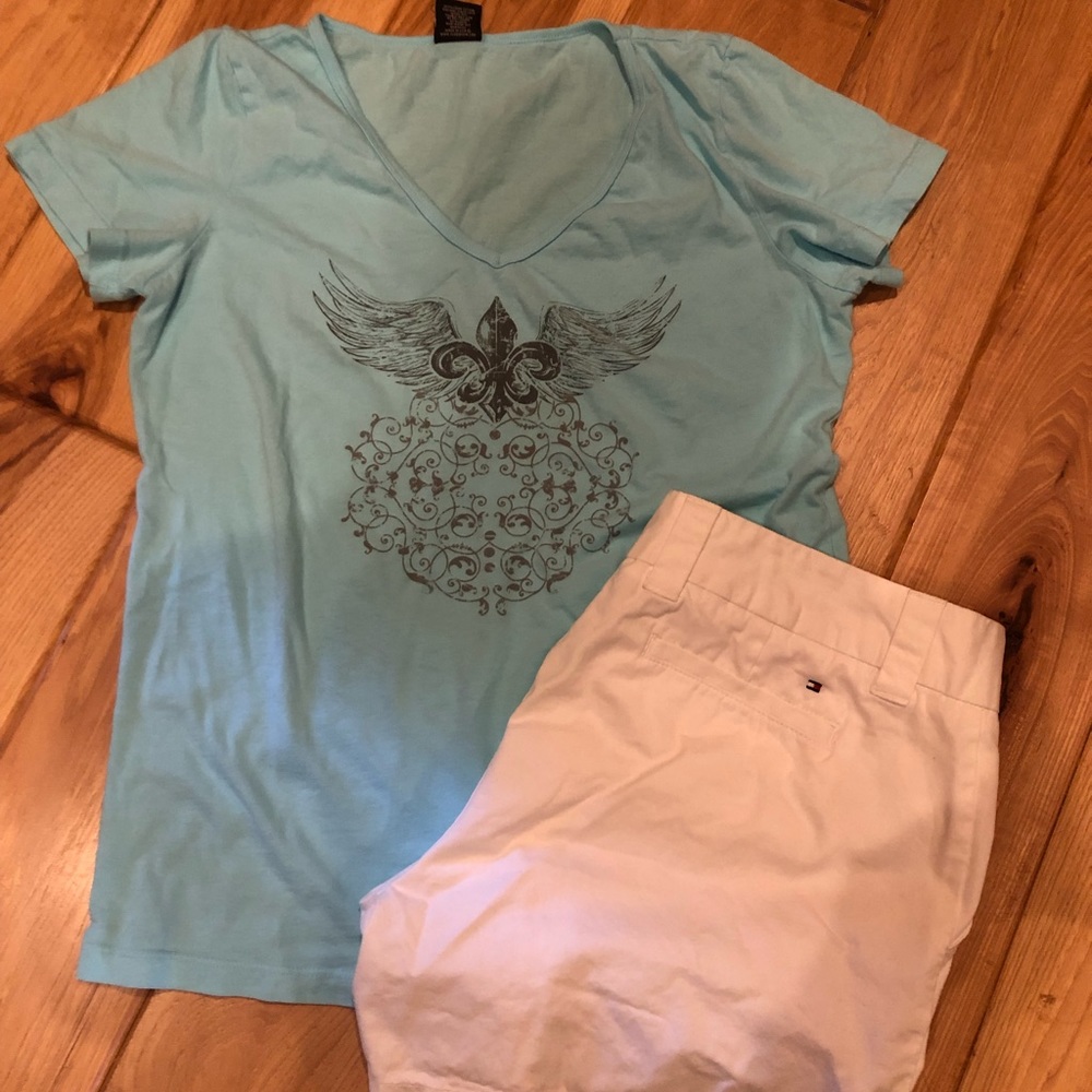 Light blue V neck women’s tee, size XL